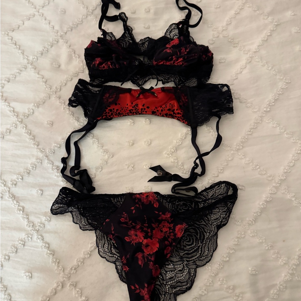 Black and Red Lace Bra Set Antinea Bra and panties Size S